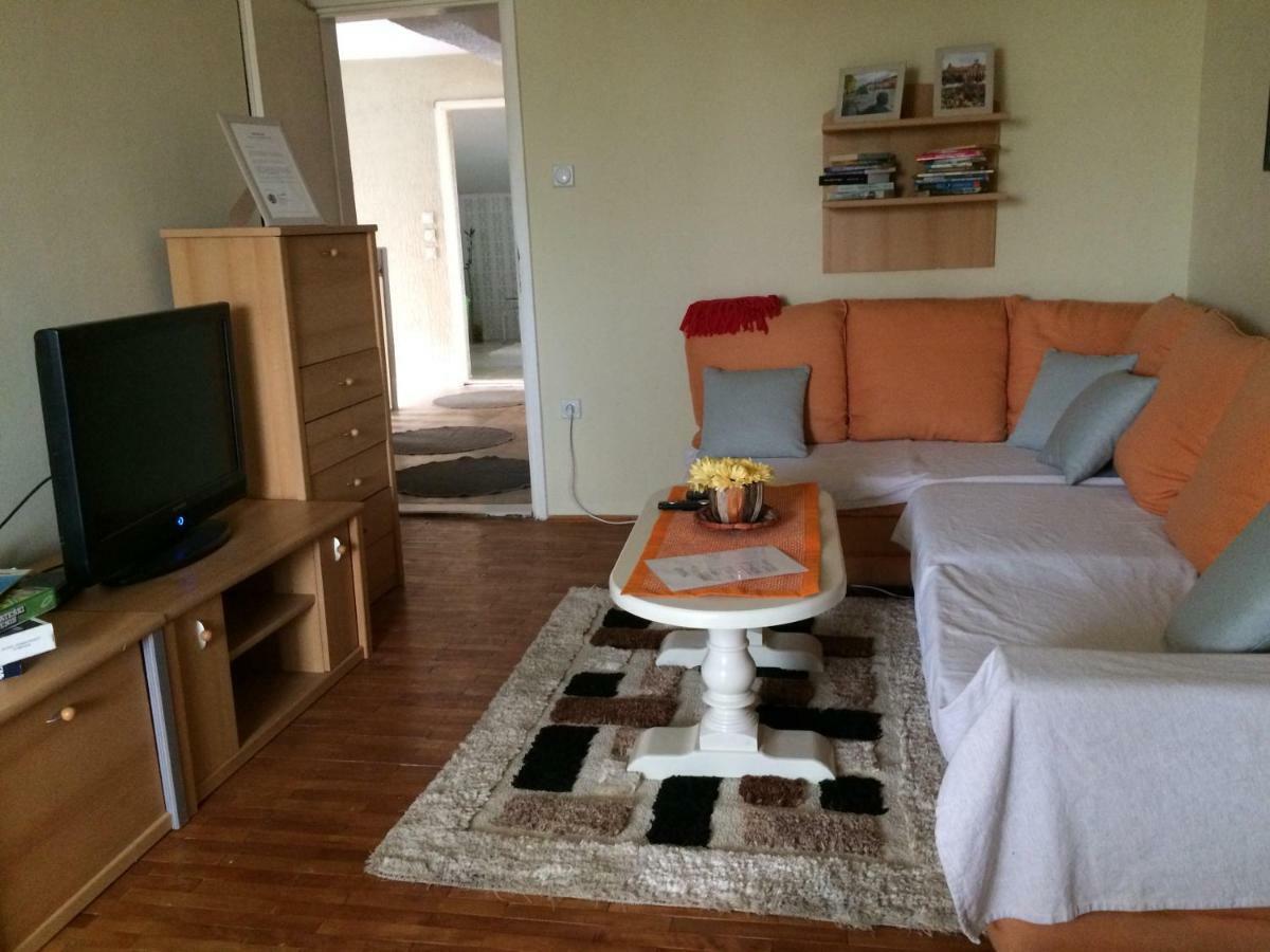 סומבור Apartman Melody מראה חיצוני תמונה